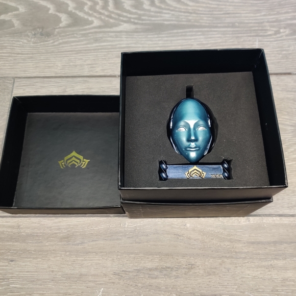 War frame mask and frame - Picture 1 of 5